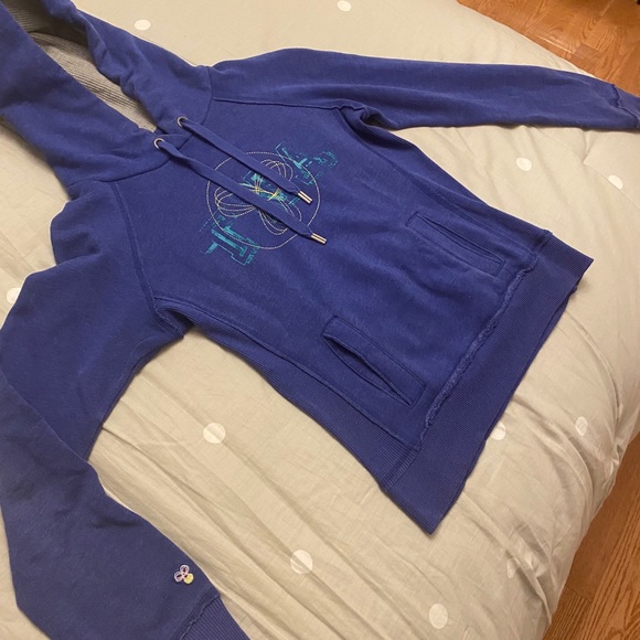 TNA sweater from aritzia size medium - Picture 2 of 5